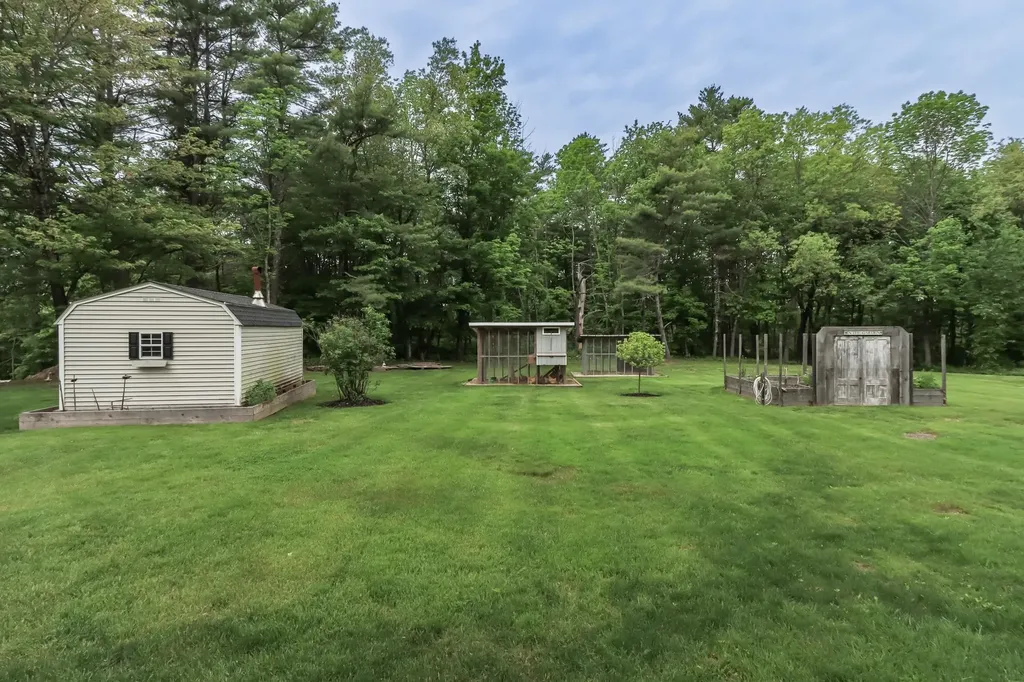 24 Deerfield Road Allenstown NH 03275