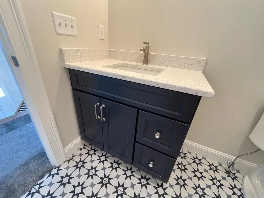 1 Kinsman Lane Windham NH 03087-1352