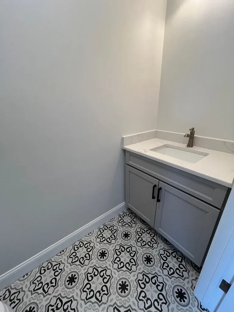 1 Kinsman Lane Windham NH 03087-1352