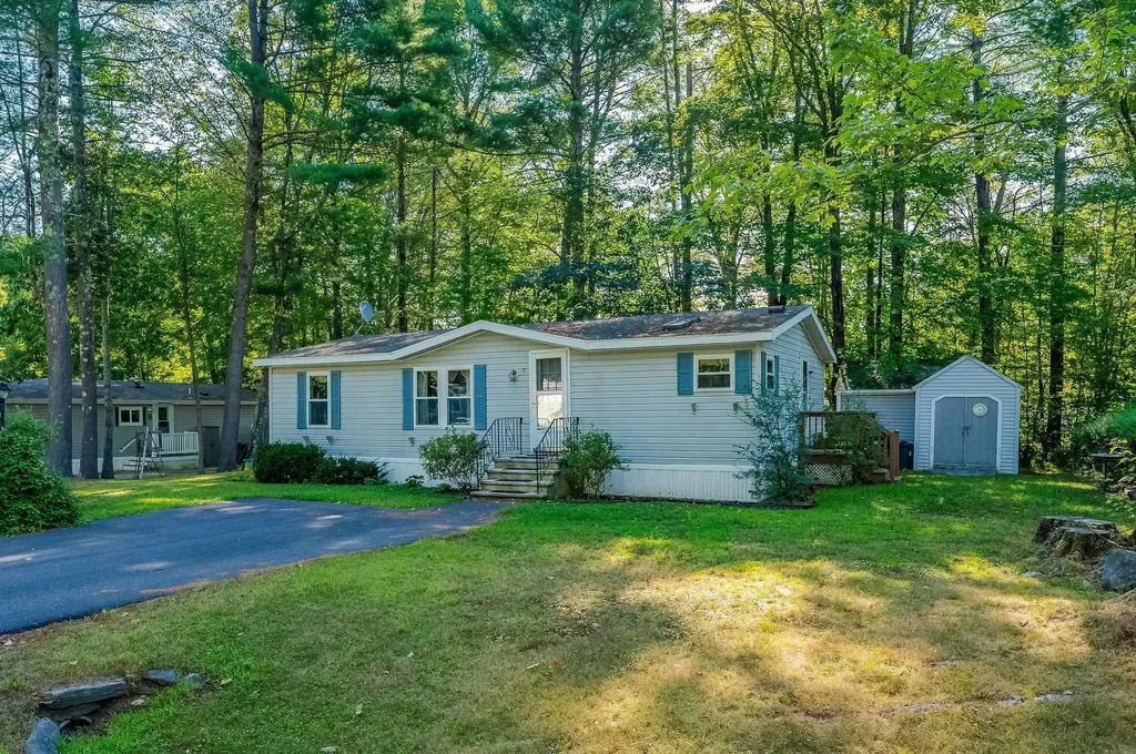 10 York Court Rochester NH 03868