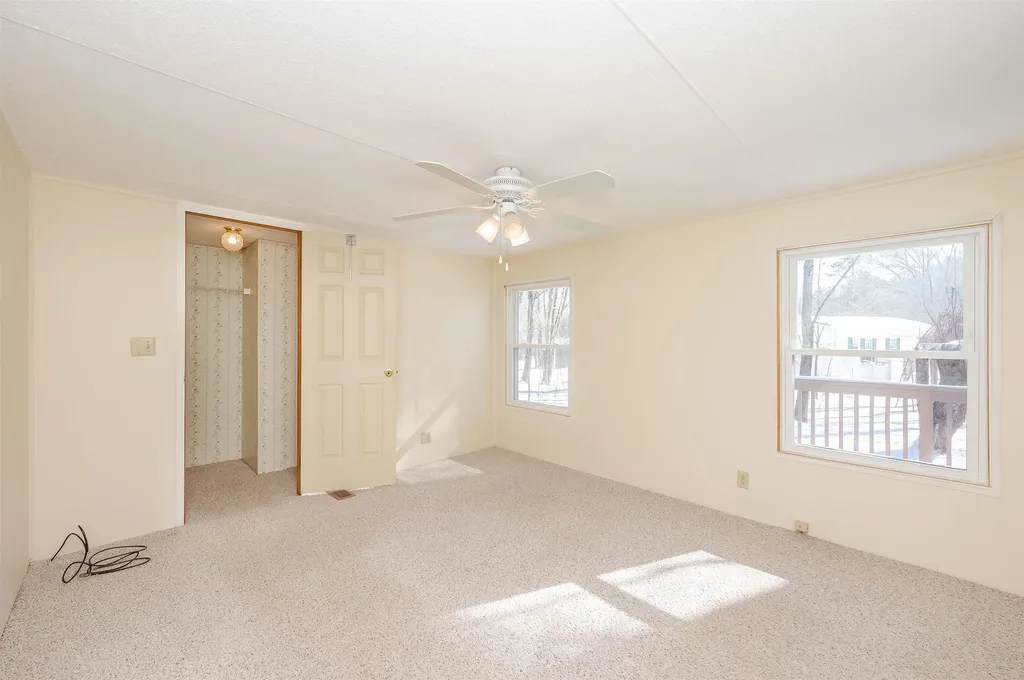 10 York Court Rochester NH 03868