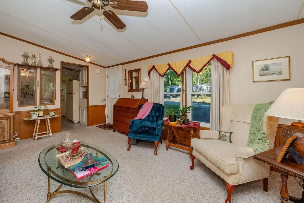 10 York Court Rochester NH 03868