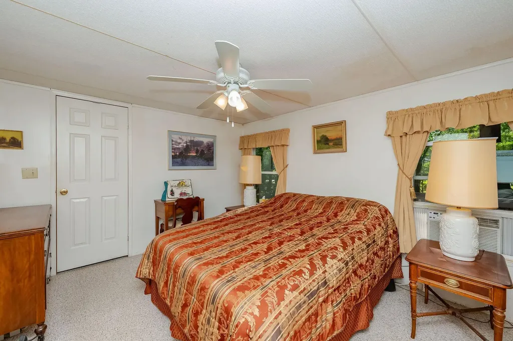 10 York Court Rochester NH 03868