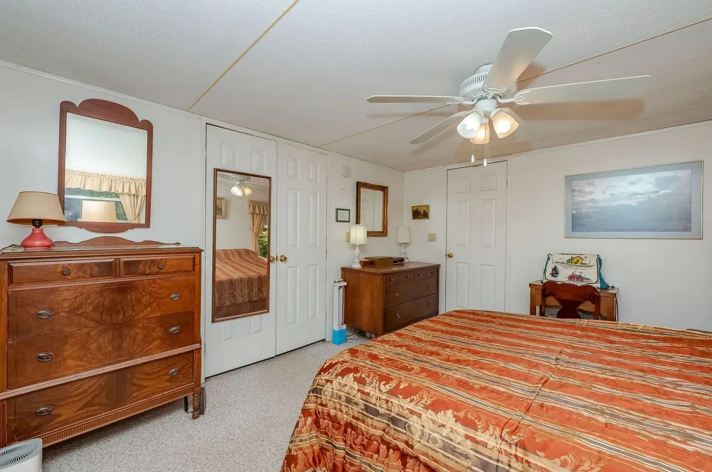 10 York Court Rochester NH 03868