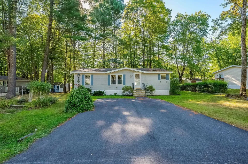 10 York Court Rochester NH 03868