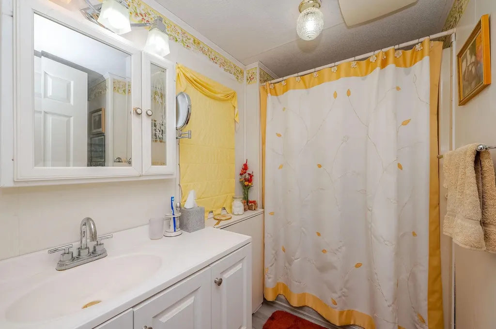 10 York Court Rochester NH 03868