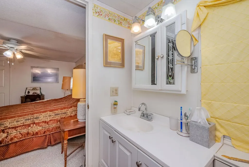 10 York Court Rochester NH 03868