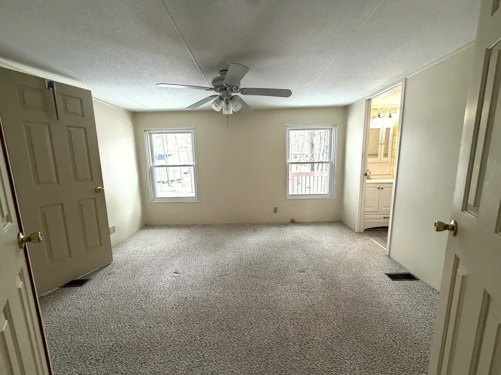 10 York Court Rochester NH 03868