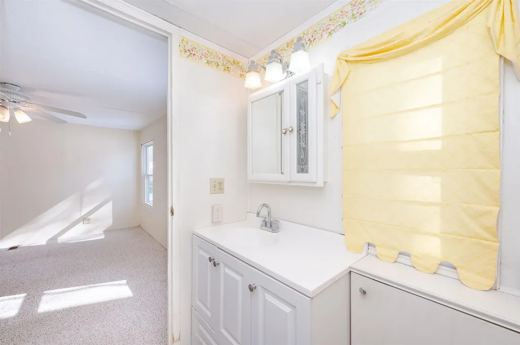 10 York Court Rochester NH 03868