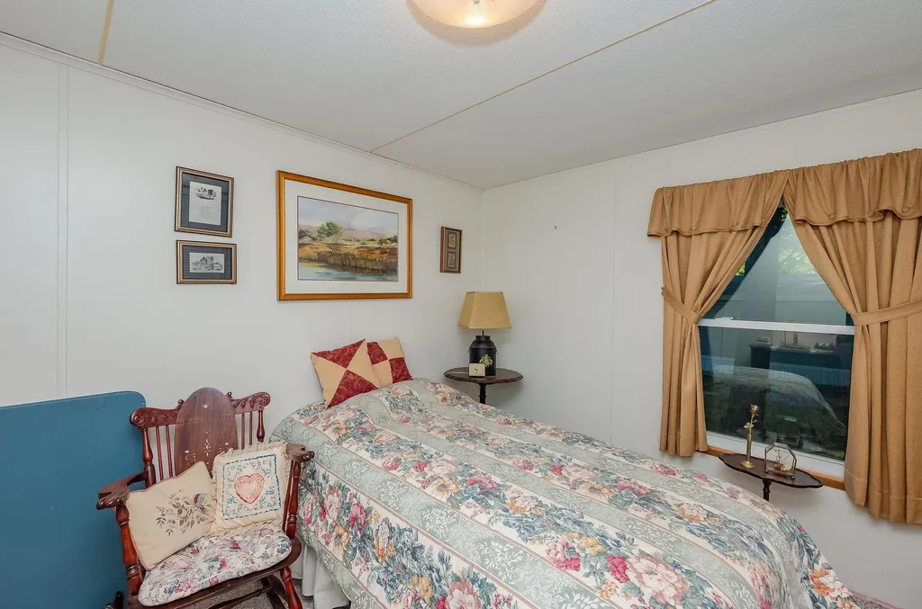 10 York Court Rochester NH 03868