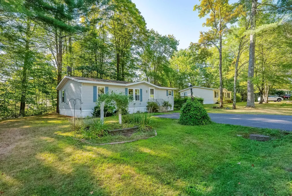 10 York Court Rochester NH 03868