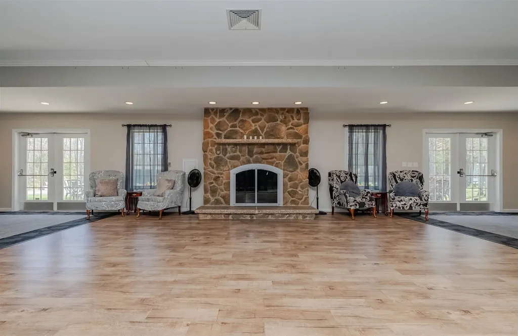 10 York Court Rochester NH 03868