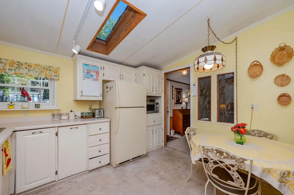 10 York Court Rochester NH 03868