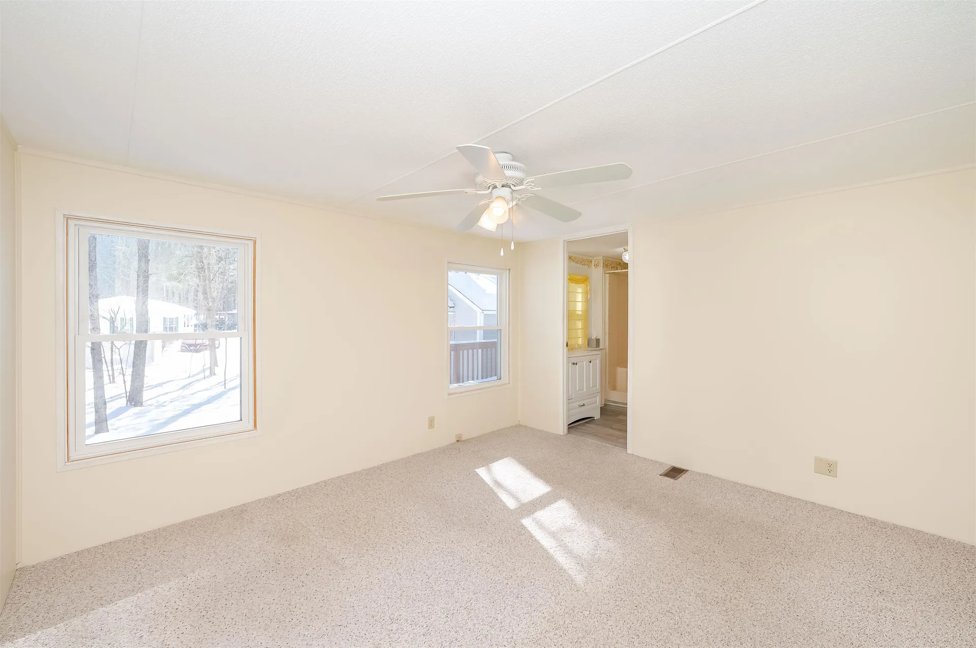 10 York Court Rochester NH 03868