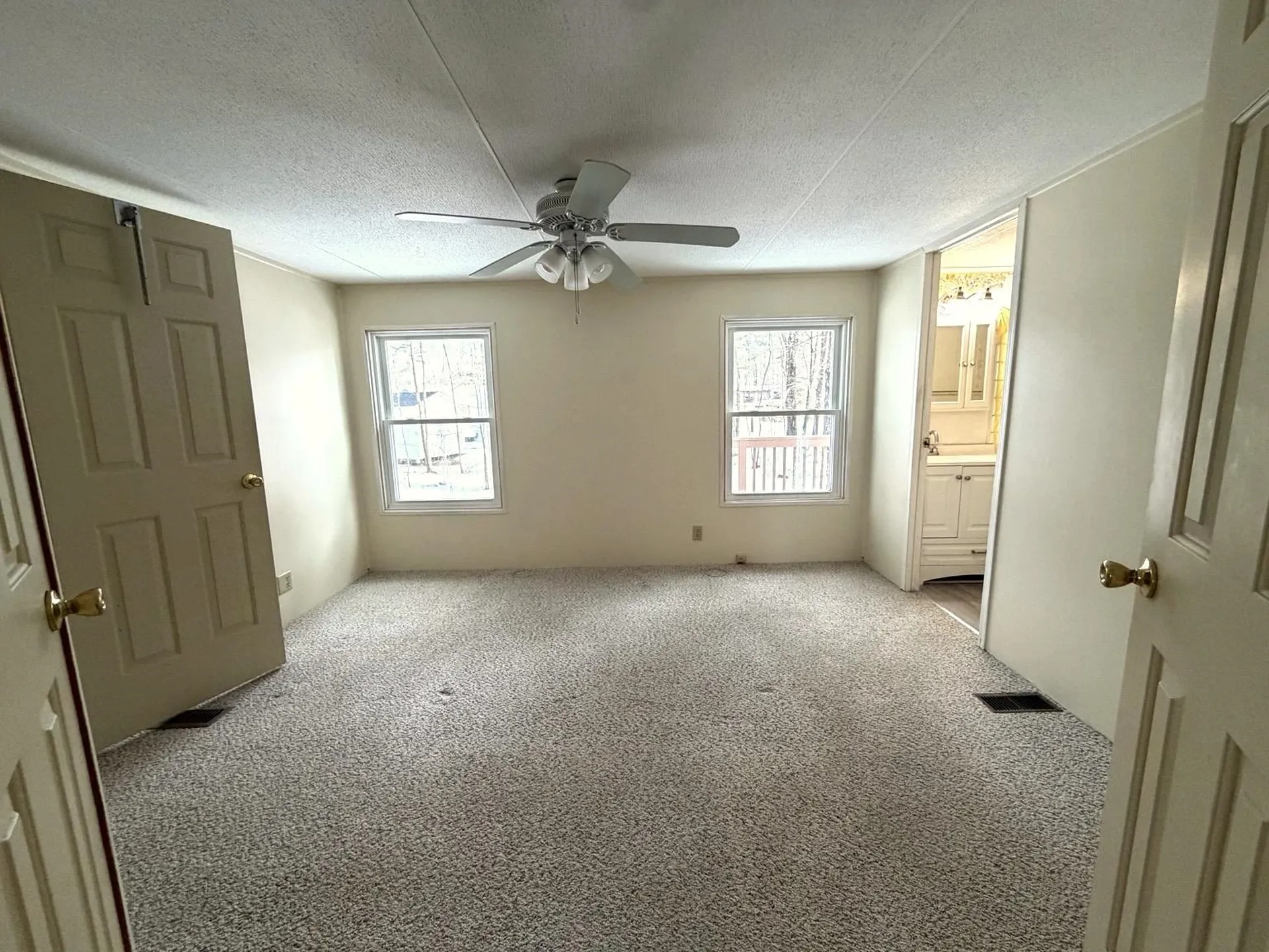 10 York Court Rochester NH 03868