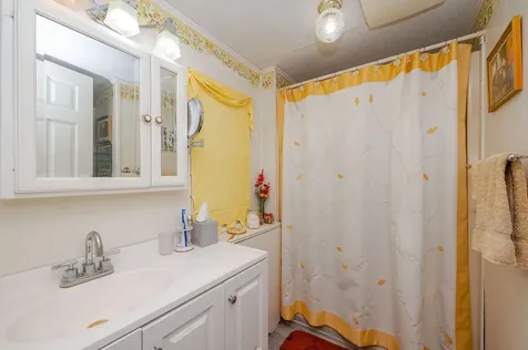 10 York Court Rochester NH 03868