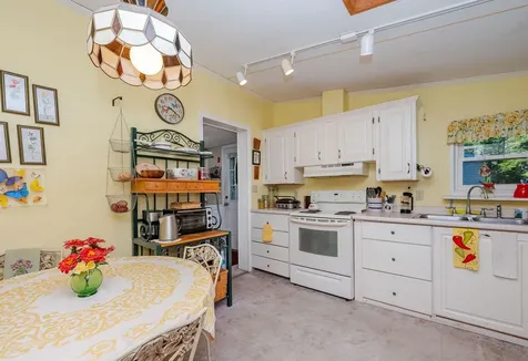 10 York Court Rochester NH 03868