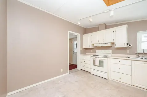 10 York Court Rochester NH 03868