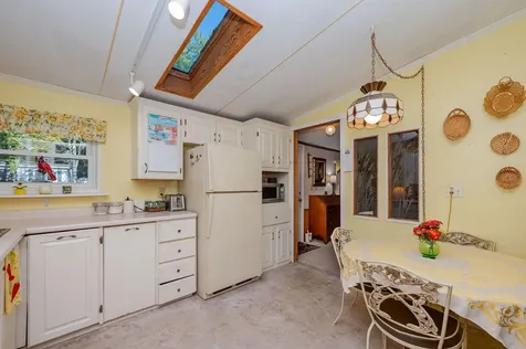 10 York Court Rochester NH 03868