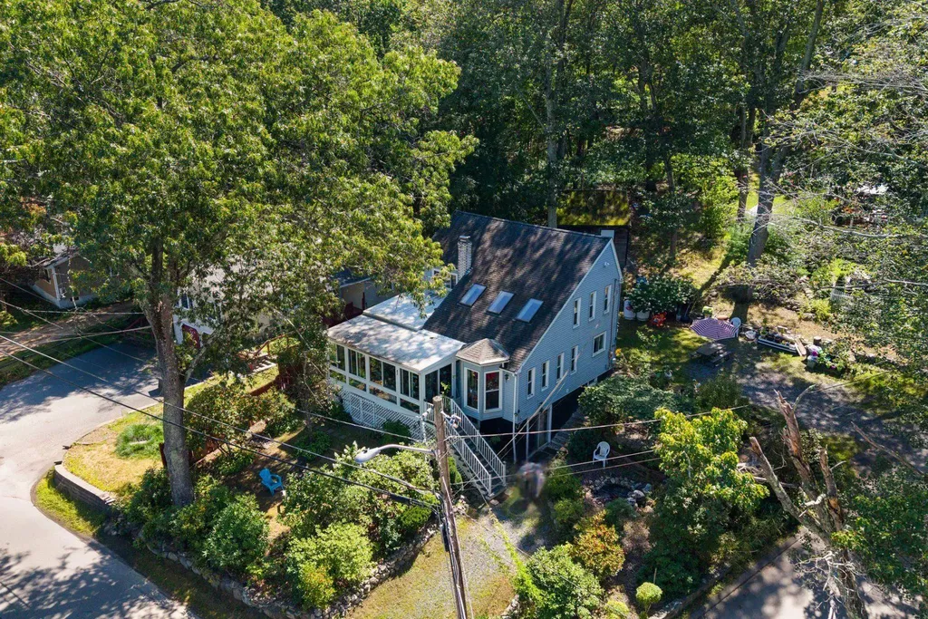 82 Shore Drive Salem NH 03079