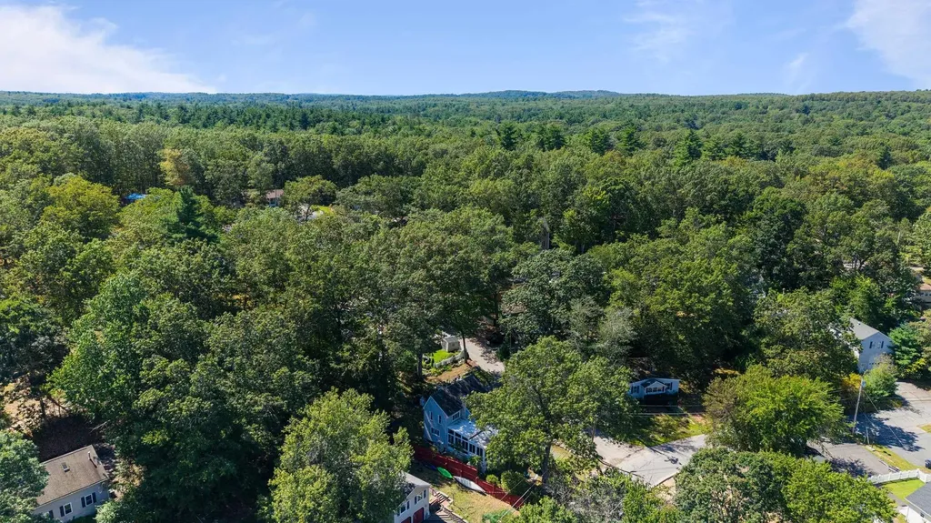 82 Shore Drive Salem NH 03079