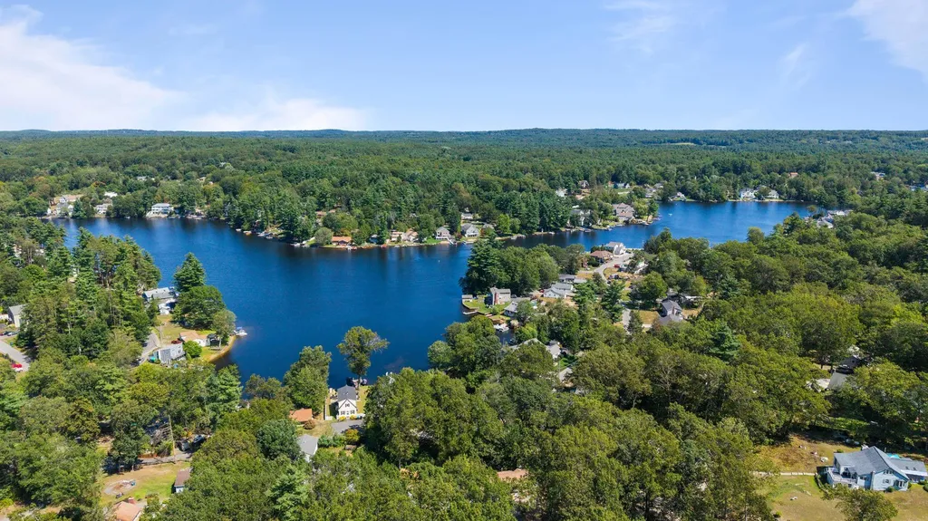 82 Shore Drive Salem NH 03079