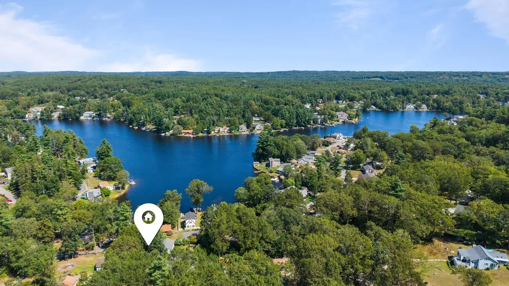 82 Shore Drive Salem NH 03079