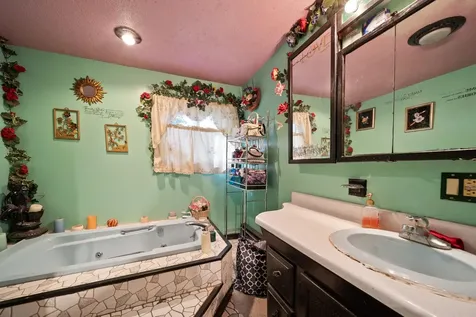 82 Shore Drive Salem NH 03079