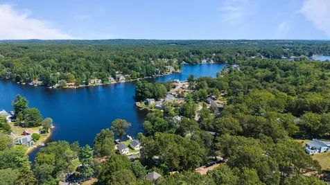 82 Shore Drive Salem NH 03079