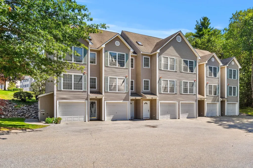 16 Intervale Court Hudson NH 03051-3997