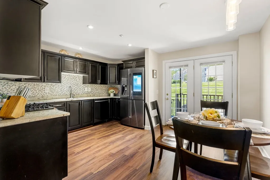 16 Intervale Court Hudson NH 03051-3997