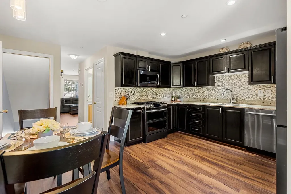 16 Intervale Court Hudson NH 03051-3997