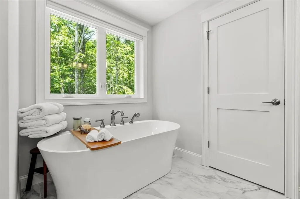 131 Exeter Road North Hampton NH 03862