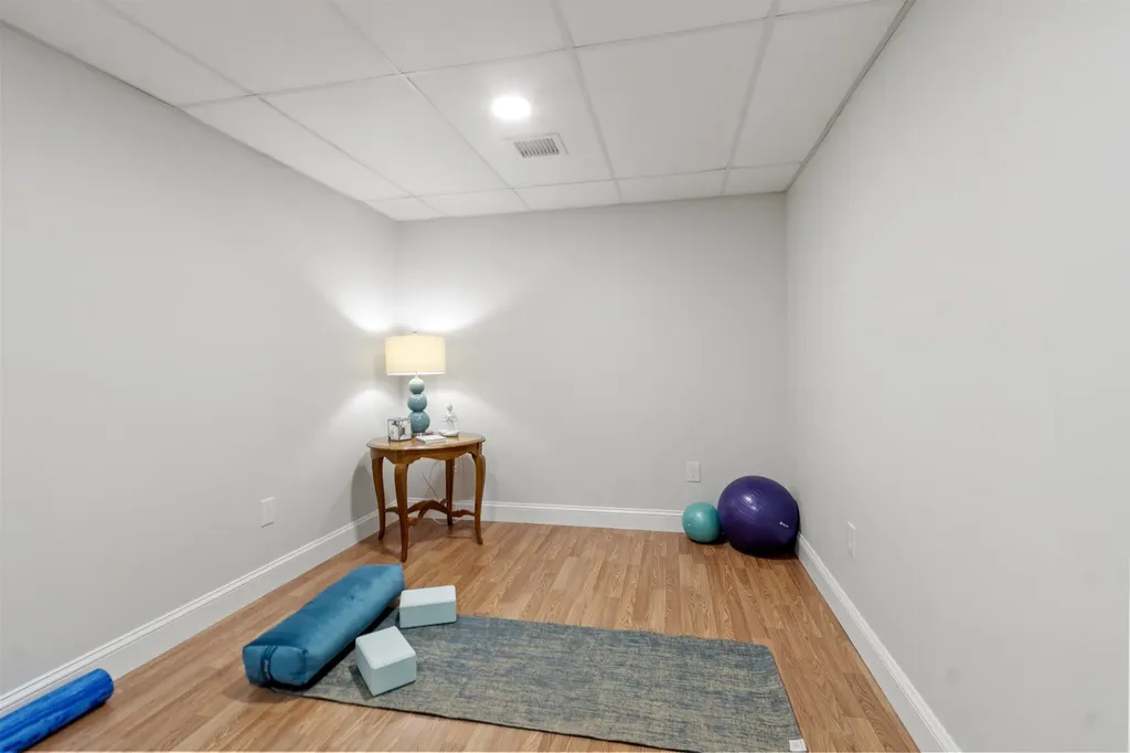 131 Exeter Road North Hampton NH 03862