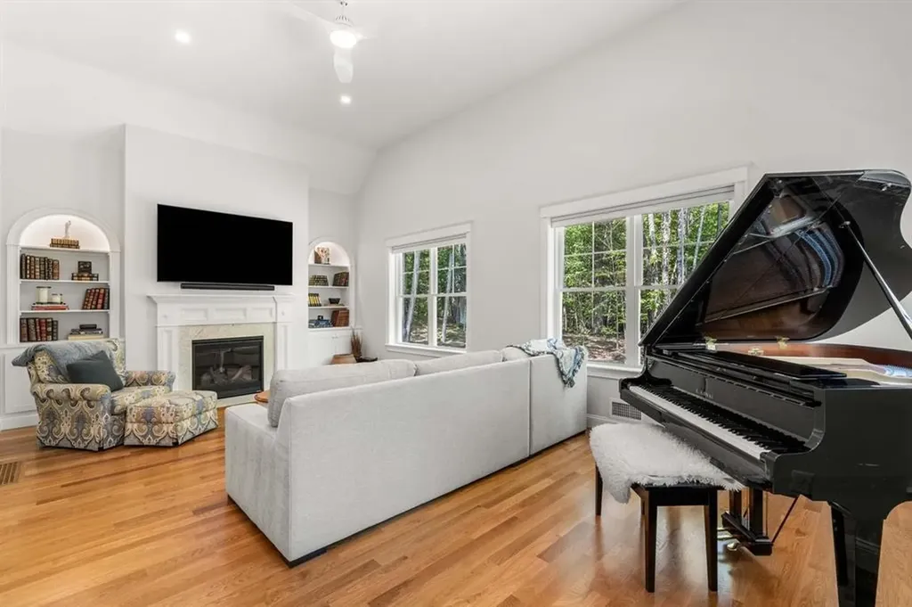 131 Exeter Road North Hampton NH 03862