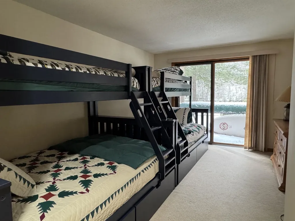 4 Pioneer Point Grantham NH 03753