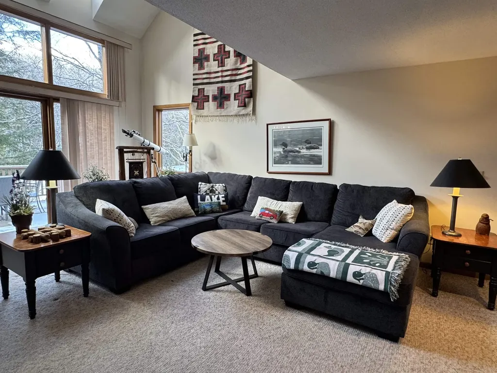 4 Pioneer Point Grantham NH 03753