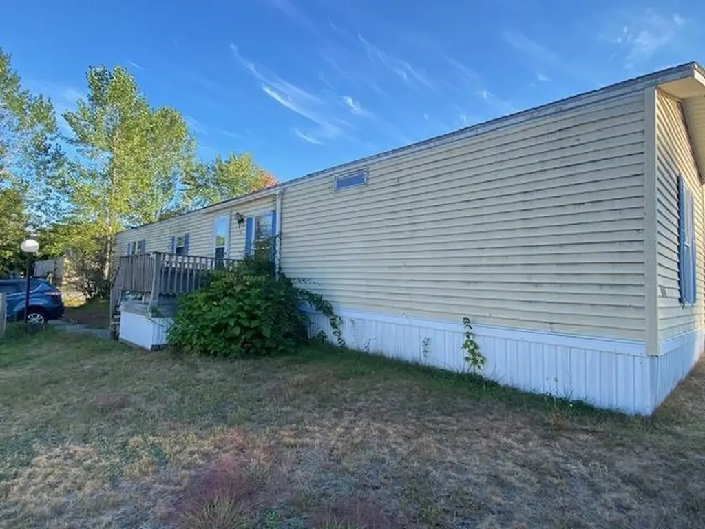 33 Cleo Circle Rochester NH 03868