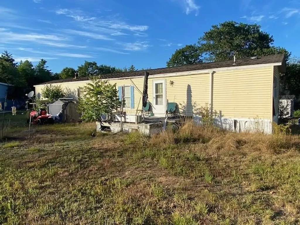 33 Cleo Circle Rochester NH 03868