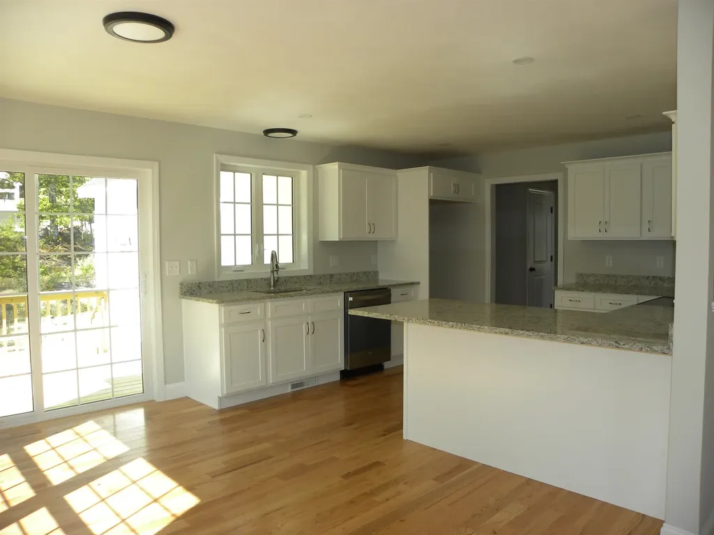 305 Karatzas Avenue Manchester NH 03104