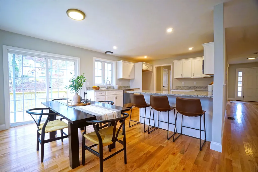 305 Karatzas Avenue Manchester NH 03104