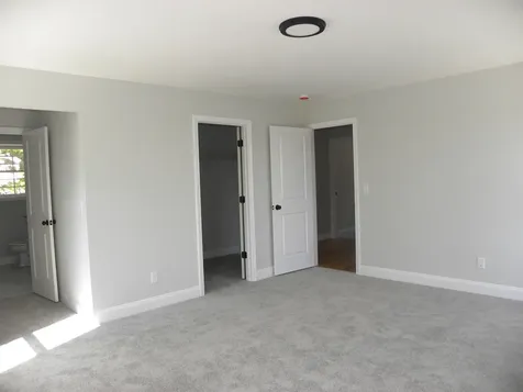 305 Karatzas Avenue Manchester NH 03104