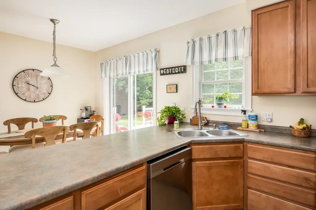 12 Carriage Hill Lane Dover NH 03820