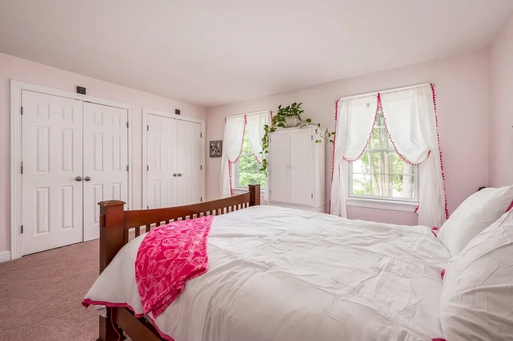 12 Carriage Hill Lane Dover NH 03820