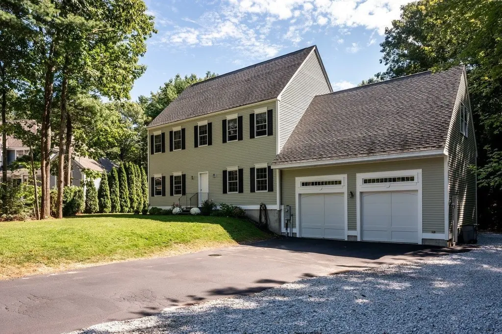12 Carriage Hill Lane Dover NH 03820