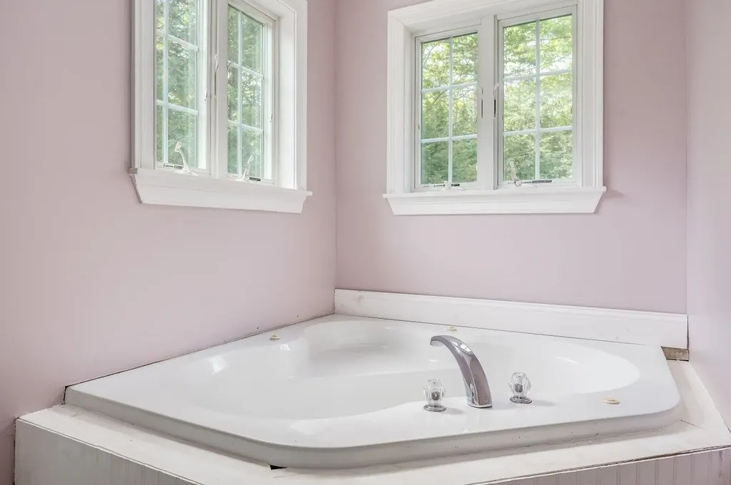 12 Carriage Hill Lane Dover NH 03820