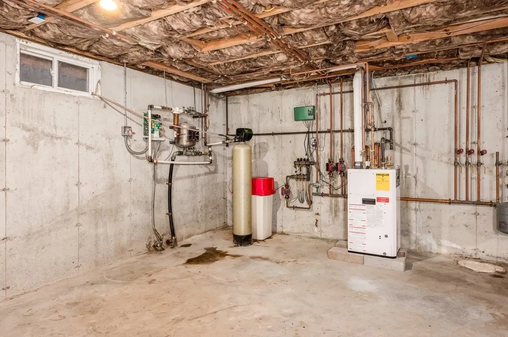 12 Carriage Hill Lane Dover NH 03820