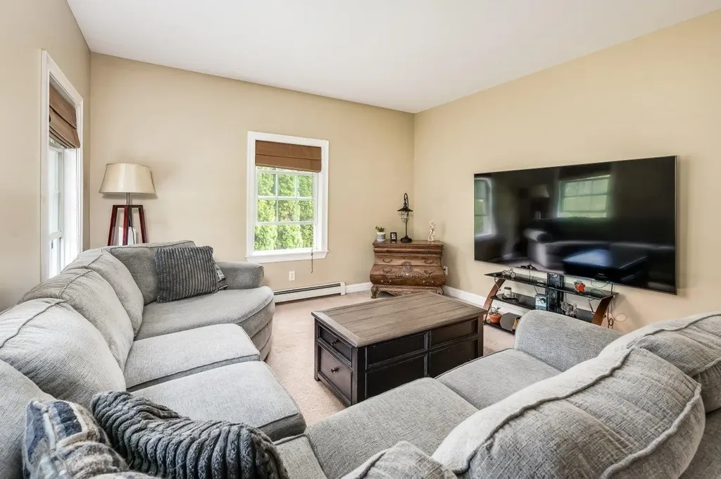 12 Carriage Hill Lane Dover NH 03820