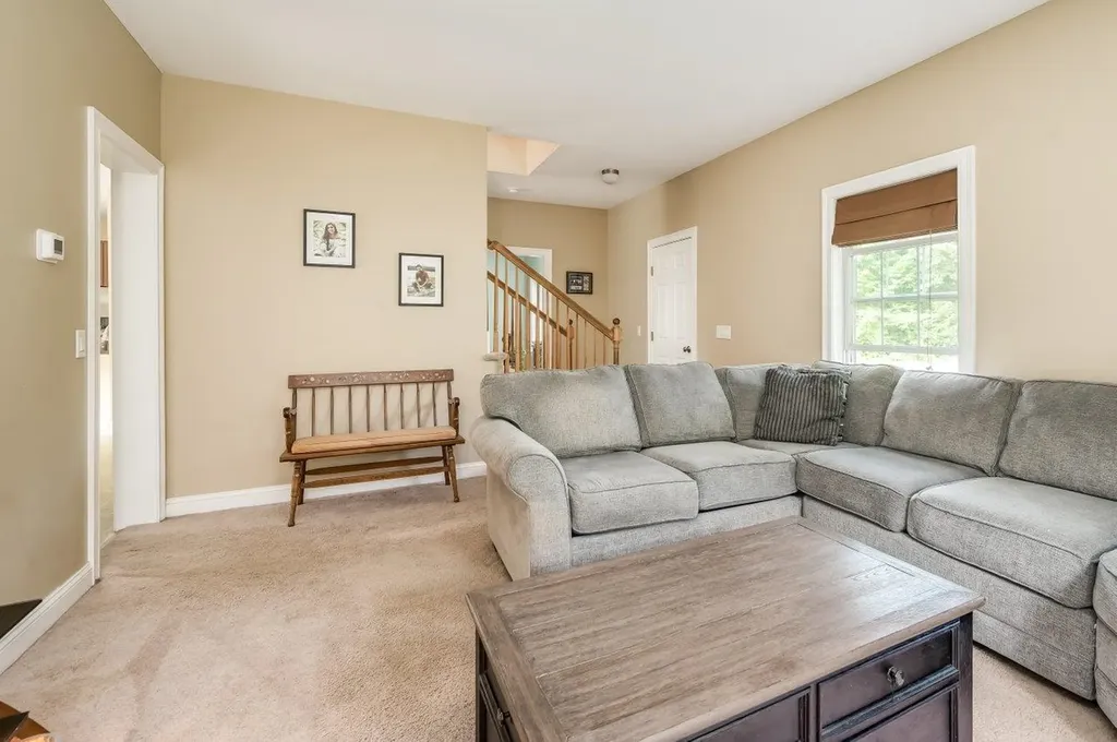 12 Carriage Hill Lane Dover NH 03820