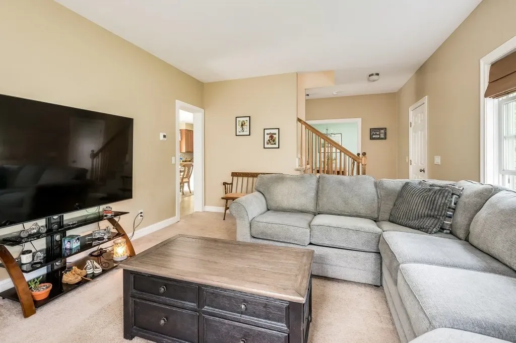 12 Carriage Hill Lane Dover NH 03820